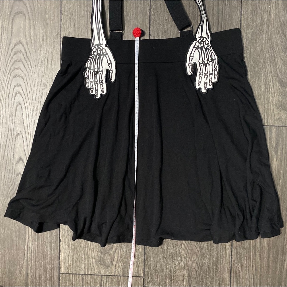 Skeleton hand suspender skirt - Picture 4 of 5